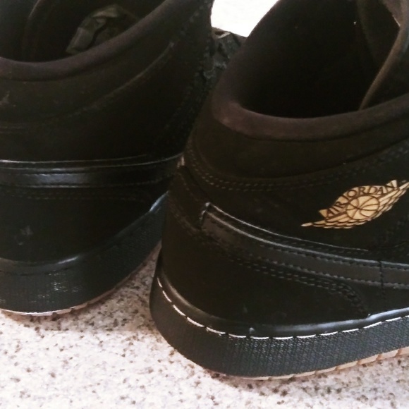 SOLD Nike Jordan 1 Matalic Gold/ BLK. Mid - Picture 5 of 7